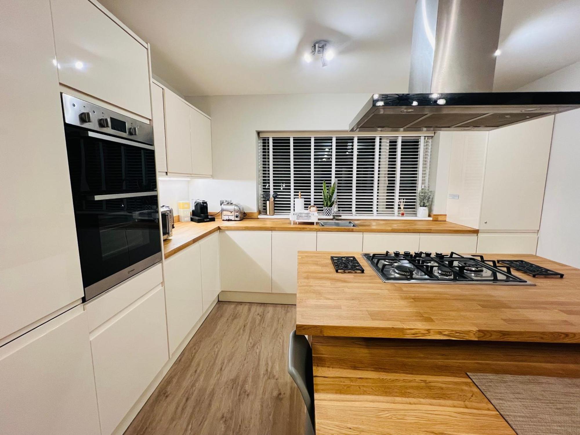 The Duplex With Deck & Living Space Air Conditioning Apartment Margate
