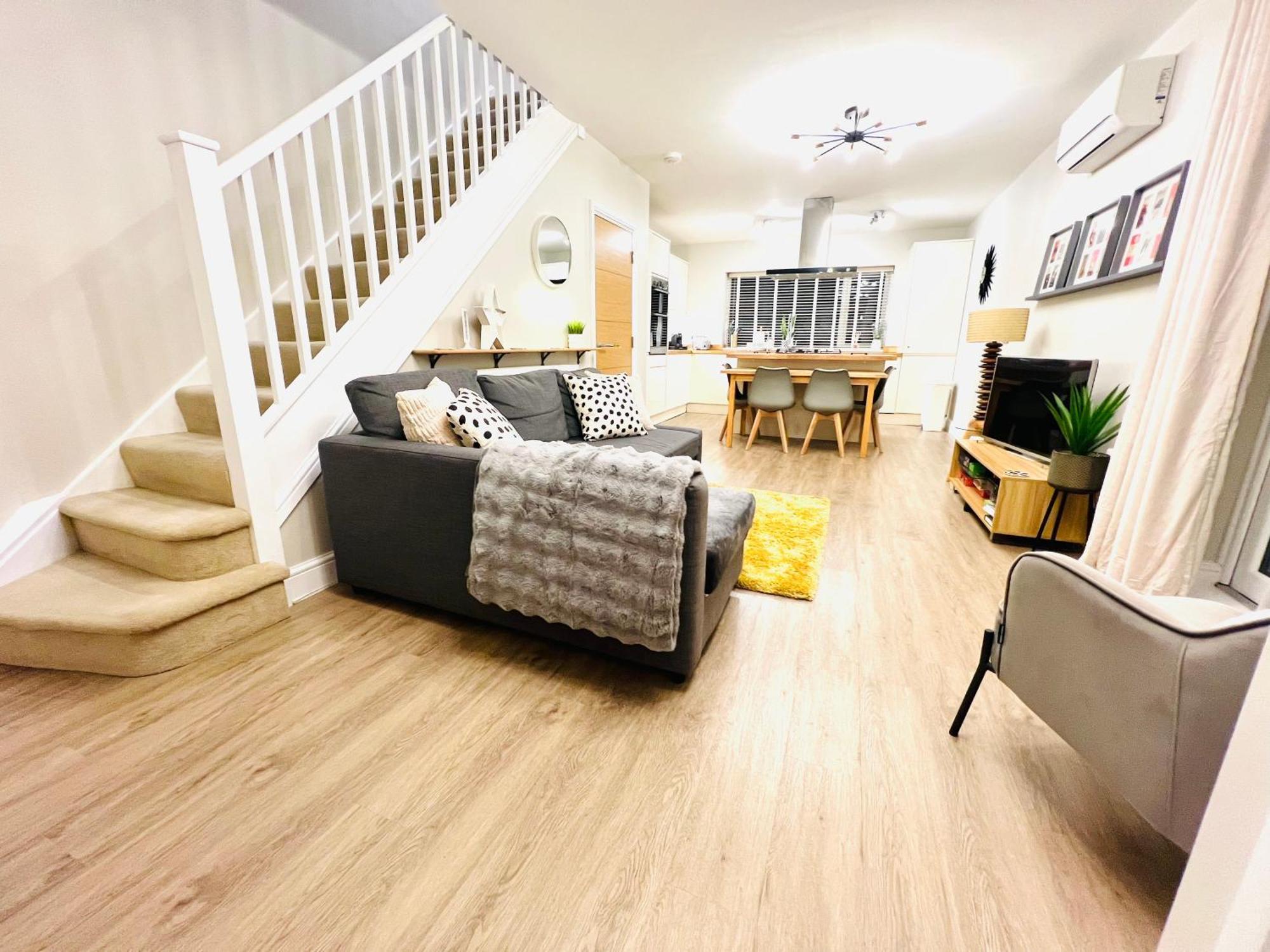 The Duplex With Deck & Living Space Air Conditioning