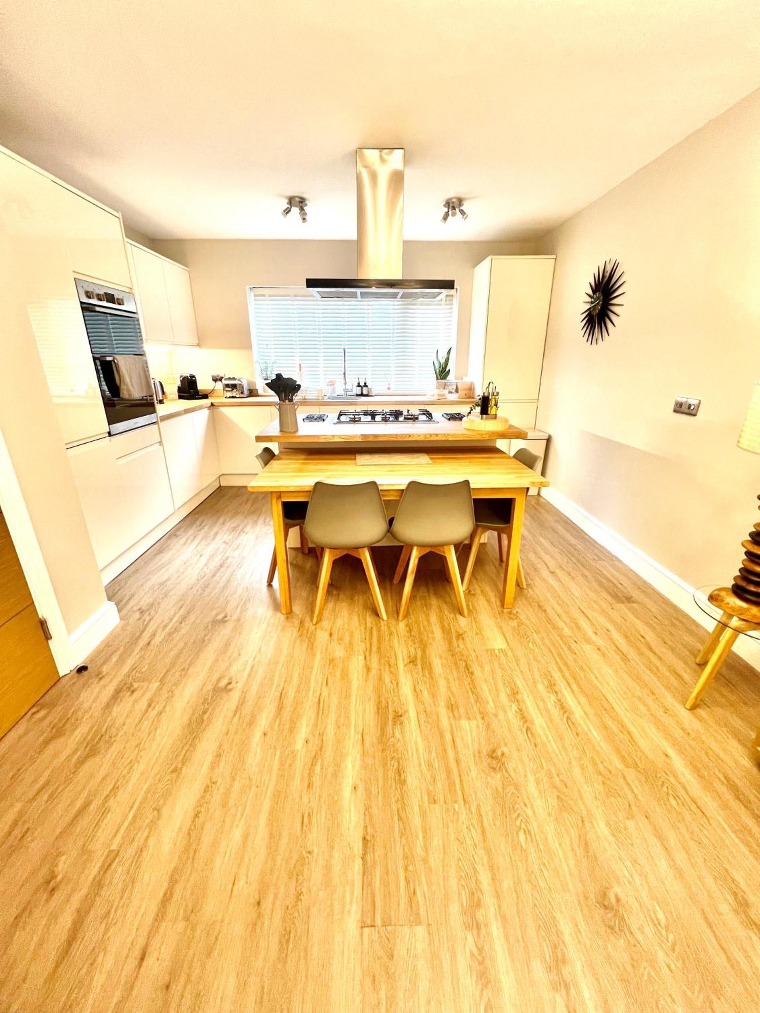 The Duplex With Deck & Living Space Air Conditioning Apartment *